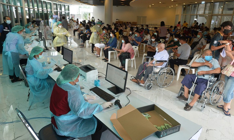 Citizens wait to receive COVID-19 vaccines in Bangkok, Thailand, June 26, 2021.(Photo: Xinhua)