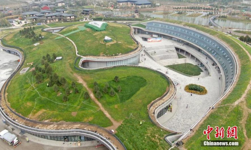 2021年6月26日，河北省雄安市郊公园主厅鸟瞰图。（图/中新社：韩冰）