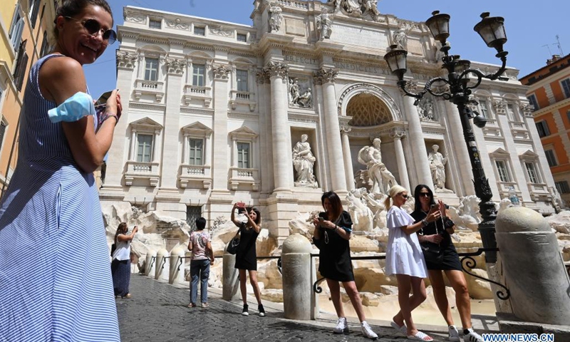 People visit the Fontana di Trevi in Rome, Italy, on June 28, 2021. All regions of Italy on Monday become the so-called white zone, with the lowest level of anti-coronavirus rules in the country's four-tiered system. People are no longer required to wear face masks outdoors except for large gatherings.(Photo: Xinhua)
