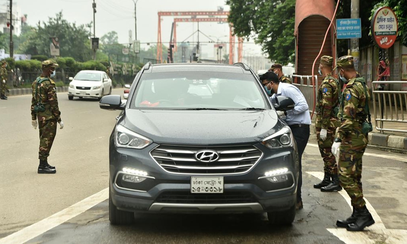Army personnel are seen on duty on a street during a strict COVID-19 lockdown in Dhaka, Bangladesh, July 1, 2021. Bangladesh is set to enter a one-week strict COVID-19 lockdown from July 1 as the authorities strive to curb the spread of the pandemic.Photo:Xinhua