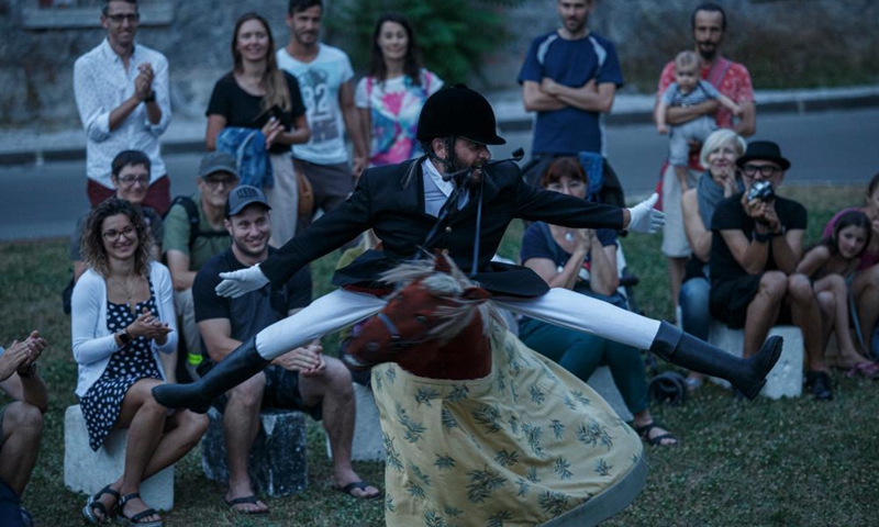 An artist performs during the 2021 Ana Desetnica International Street Theatre Festival in Ljubljana, Slovenia, June 30, 2021.Photo:Xinhua