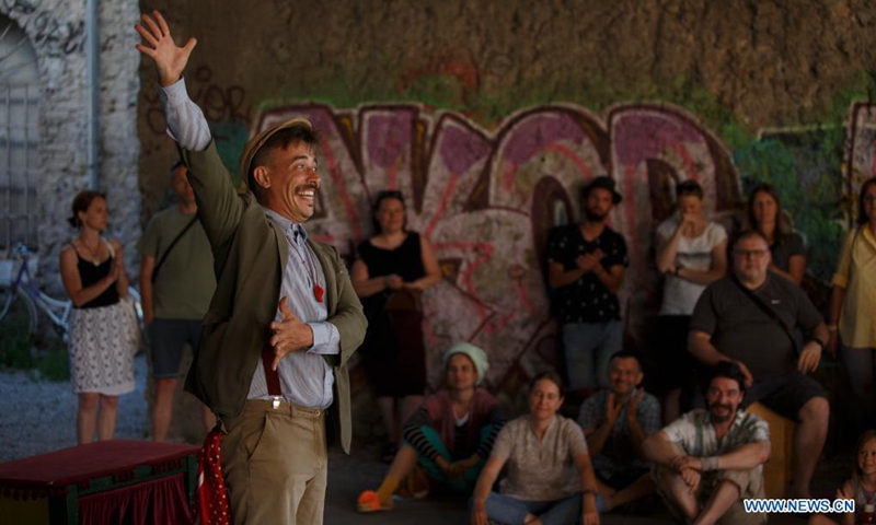 An artist performs during the 2021 Ana Desetnica International Street Theatre Festival in Ljubljana, Slovenia, June 30, 2021. Photo:Xinhua