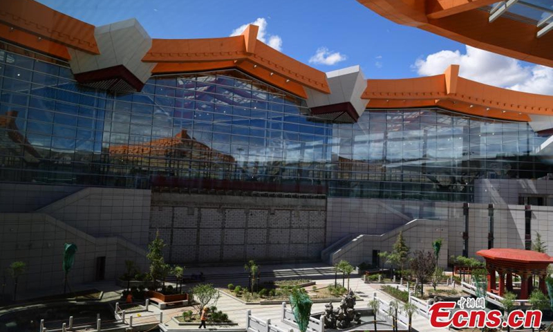 图为贡嘎机场T3航站楼一侧。图片：中新社