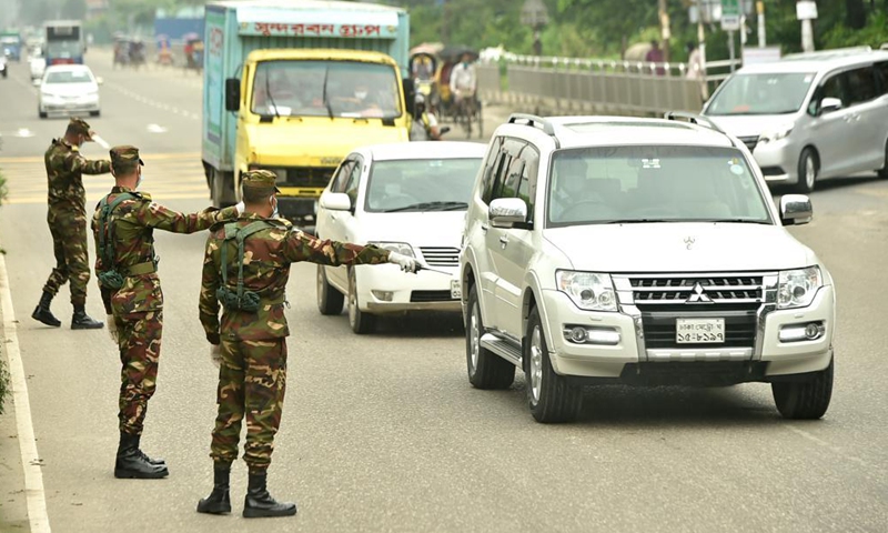 Army personnel are seen on duty on a street during a strict COVID-19 lockdown in Dhaka, Bangladesh, July 1, 2021. Bangladesh is set to enter a one-week strict COVID-19 lockdown from July 1 as the authorities strive to curb the spread of the pandemic.Photo:Xinhua