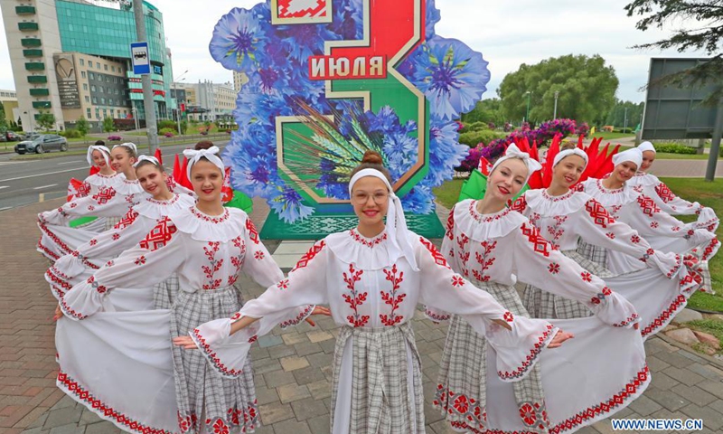 Performers dance on the street marking the Independence Day in Minsk, Belarus, July 3, 2021.(Photo: Xinhua)