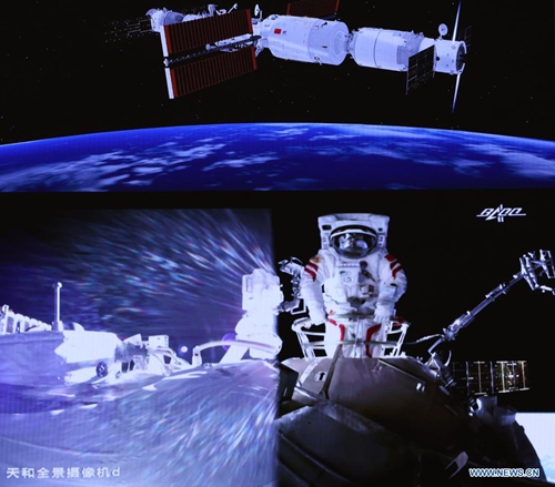 Screen image taken at Beijing Aerospace Control Center on July 4, 2021 shows Chinese astronaut Liu Boming conducting extravehicular activities (EVAs) out of the space station core module Tianhe. Chinese astronauts Liu Boming and Tang Hongbo had both slipped out of the space station core module Tianhe by 11:02 a.m. (Beijing Time) on Sunday, starting EVAs, according to the China Manned Space Agency (CMSA).(Photo: Xinhua)
