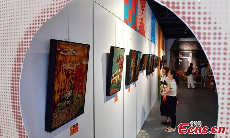 Residents see lacquerwares created by primary school students at an event in Fuzhou, Fujian Province on July 3, 2021. A total of 120 artworks were presented at the event. (Photo/ Zhang Bin)