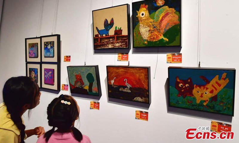 Residents see lacquerwares created by primary school students at an event in Fuzhou, Fujian Province on July 3, 2021. A total of 120 artworks were presented at the event. (Photo/ Zhang Bin)