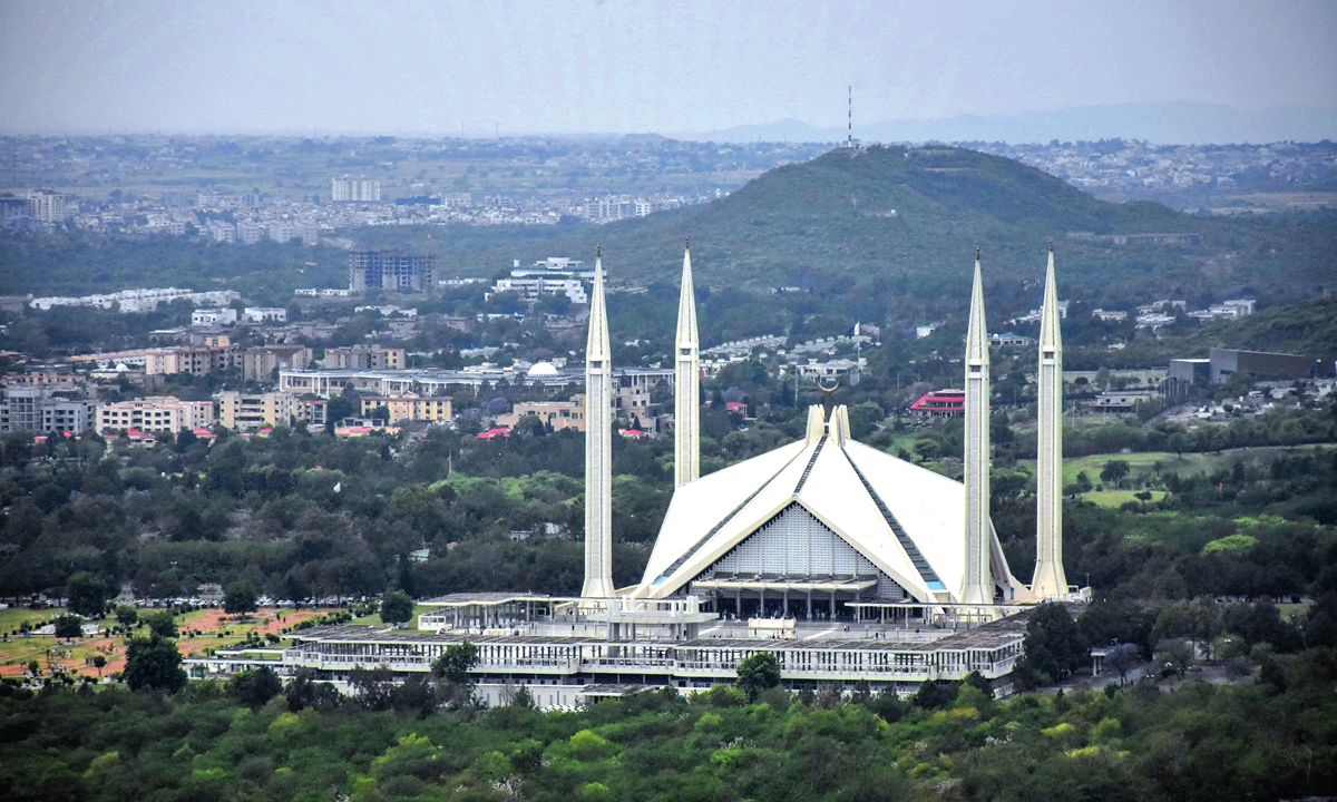Faisal Mosque in Islamabad, Pakistan Photo: Xinhua