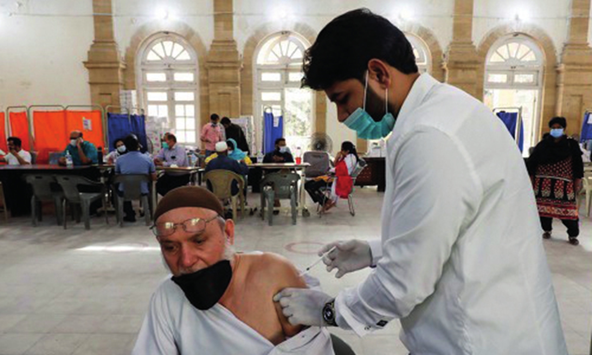 A resident receives a dose of the COVID-19 vaccine, at a vaccination center in Karachi, Pakistan on April 1. Photo: IC