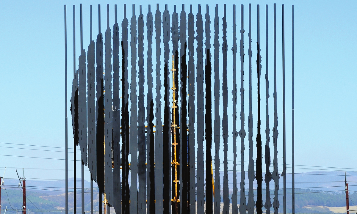 A sculpture of Nelson Mandela in South Africa in July 2021 Photos: VCG