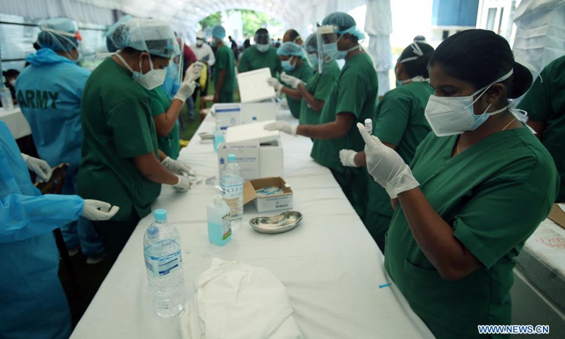 Medical workers prepare the COVID-19 vaccine at a walk-in community COVID-19 vaccination center in Colombo, Sri Lanka, on July 5, 2021. Sri Lanka launched new walk-in community COVID-19 vaccination centers throughout the country on Monday after another batch of the Sinopharm vaccines arrived from China.(Photo: Xinhua)