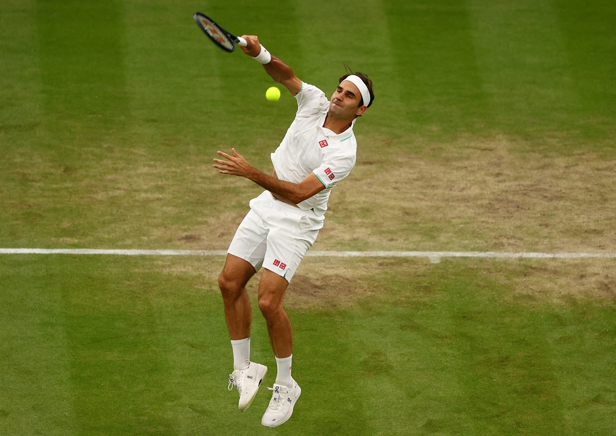 Roger Federer plays a forehand in his match against Lorenzo Sonego at Wimbledon on Monday in London, England. Photo: VCG
