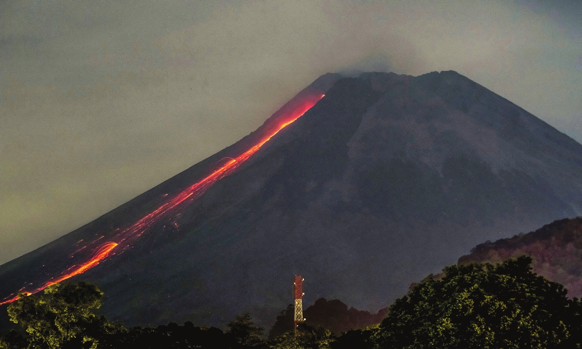 Lava flows from the crater of Mount Merapi, Indonesia's  most active volcano, near the city of Yogyakarta on Wednesday. Photo: AFP