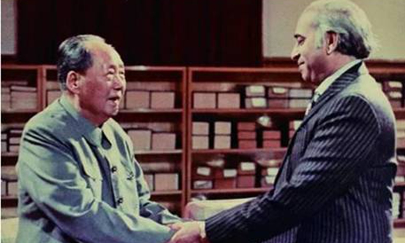 On May 27, 1976, Mao Zedong meets with Pakistani Prime Minister Zulfikar Ali Bhutto, his last meeting with foreign guests.