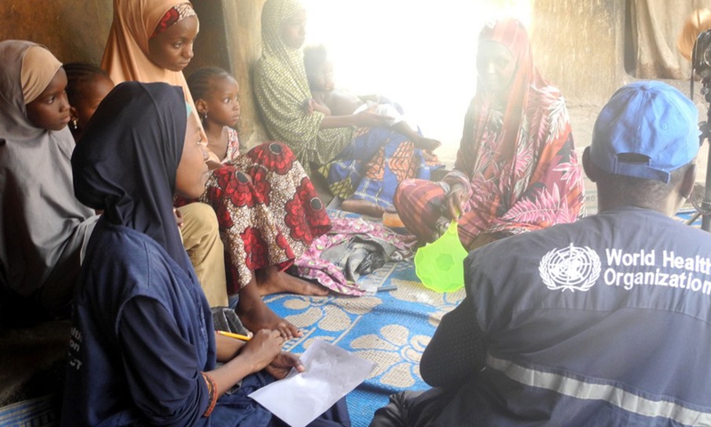 This file photo shows World Health Organization team educate locals on hygiene and preventive measures during a house-to-house search for new cholera cases in Mubi town, Adamawa state, Nigeria, on June 6, 2018.(Photo: Xinhua)