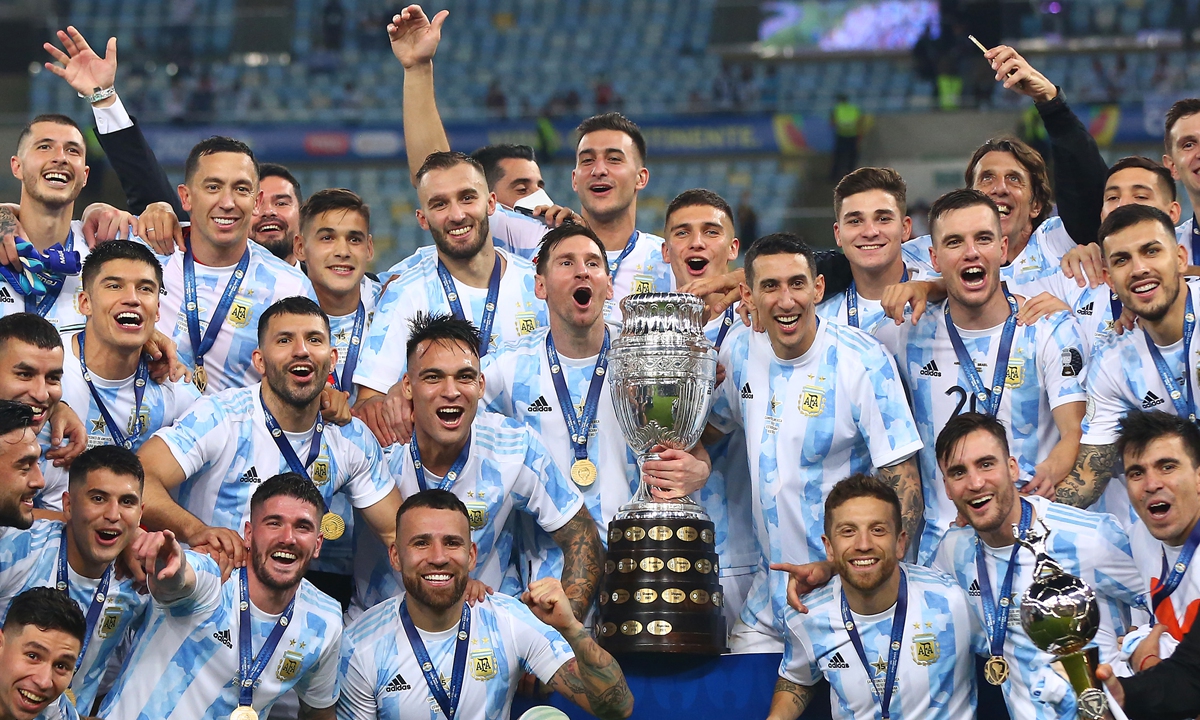 Argentina's Lionel Messi holds the trophy as he celebrates with teammates after winning the Copa America final against Brazil at Maracana Stadium in Rio de Janeiro, Brazil on July 10. Photo: VCG