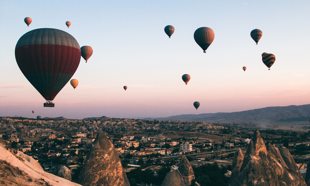 Hot-air balloons in Cappadocia, Turkey Photo: VCG