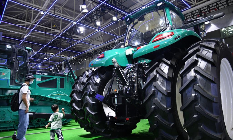 People visit the 2021 New Growth Drivers Fair (Qingdao) in Qingdao, east China's Shandong Province, July 15, 2021. Themed New Pattern, New Growth Drivers, New Opportunity, the 2021 New Growth Drivers Fair (Qingdao) kicked off in Qingdao on Thursday. (Xinhua)