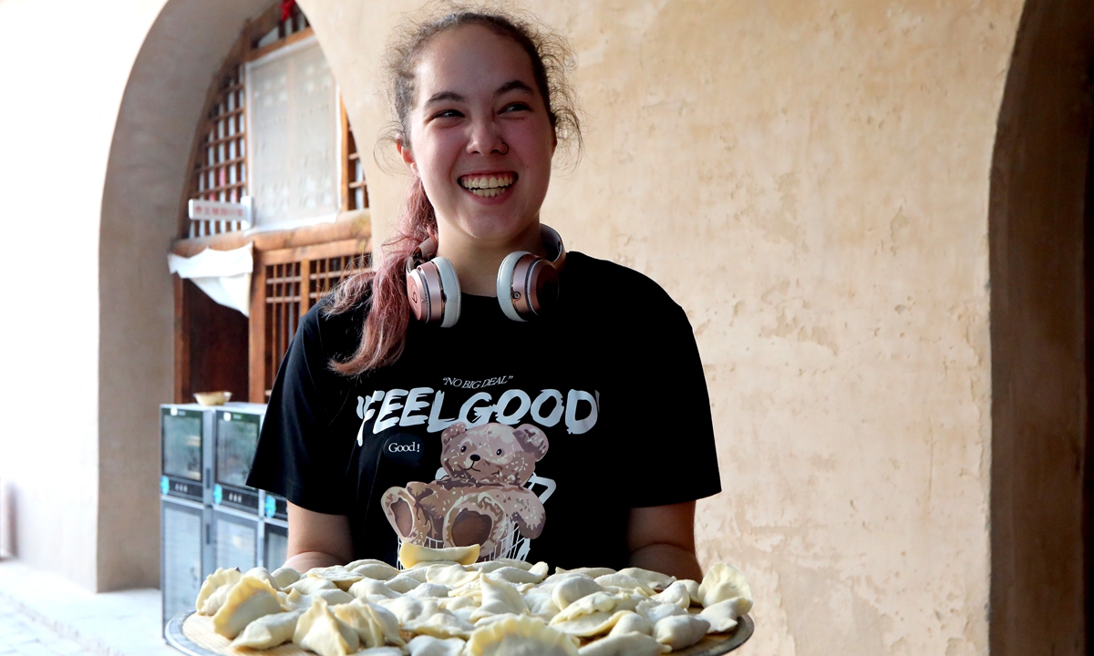 Maria Luiza from Brazil presents the dumplings she makes. Photo: Chen Xia/GT