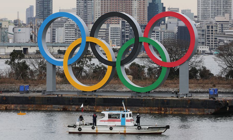 A large size Olympic Symbol brought by a salvage barge arrives at Odaiba Marine Park, Tokyo, Japan on Jan. 17, 2020.(Photo: Xinhua)