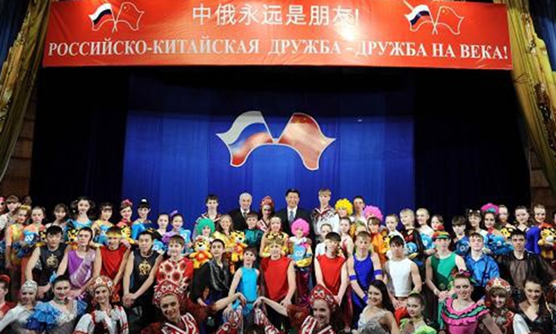 Xi Jinping watches the performance presented by the students of the All-Russian Children’s Center “Ocean,” March 2010.