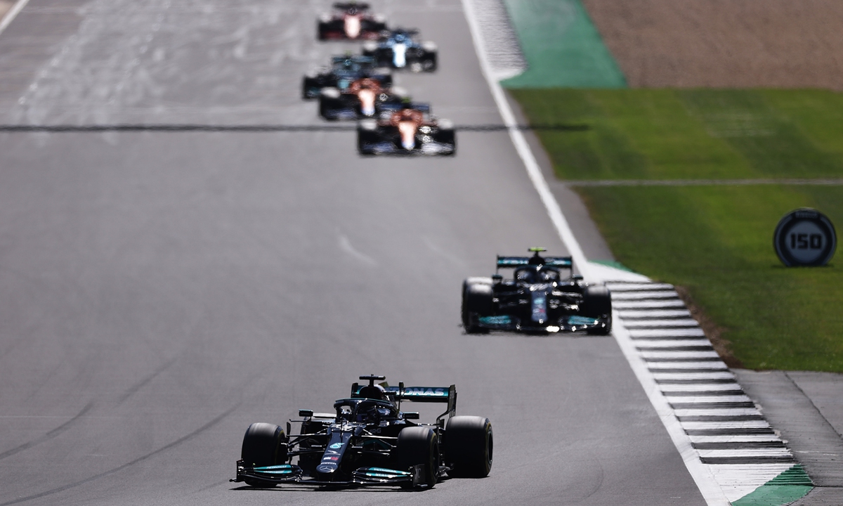 Lewis Hamilton leads the pack during the F1 Grand Prix of Great Britain at Silverstone on July 18. Photo: VCG