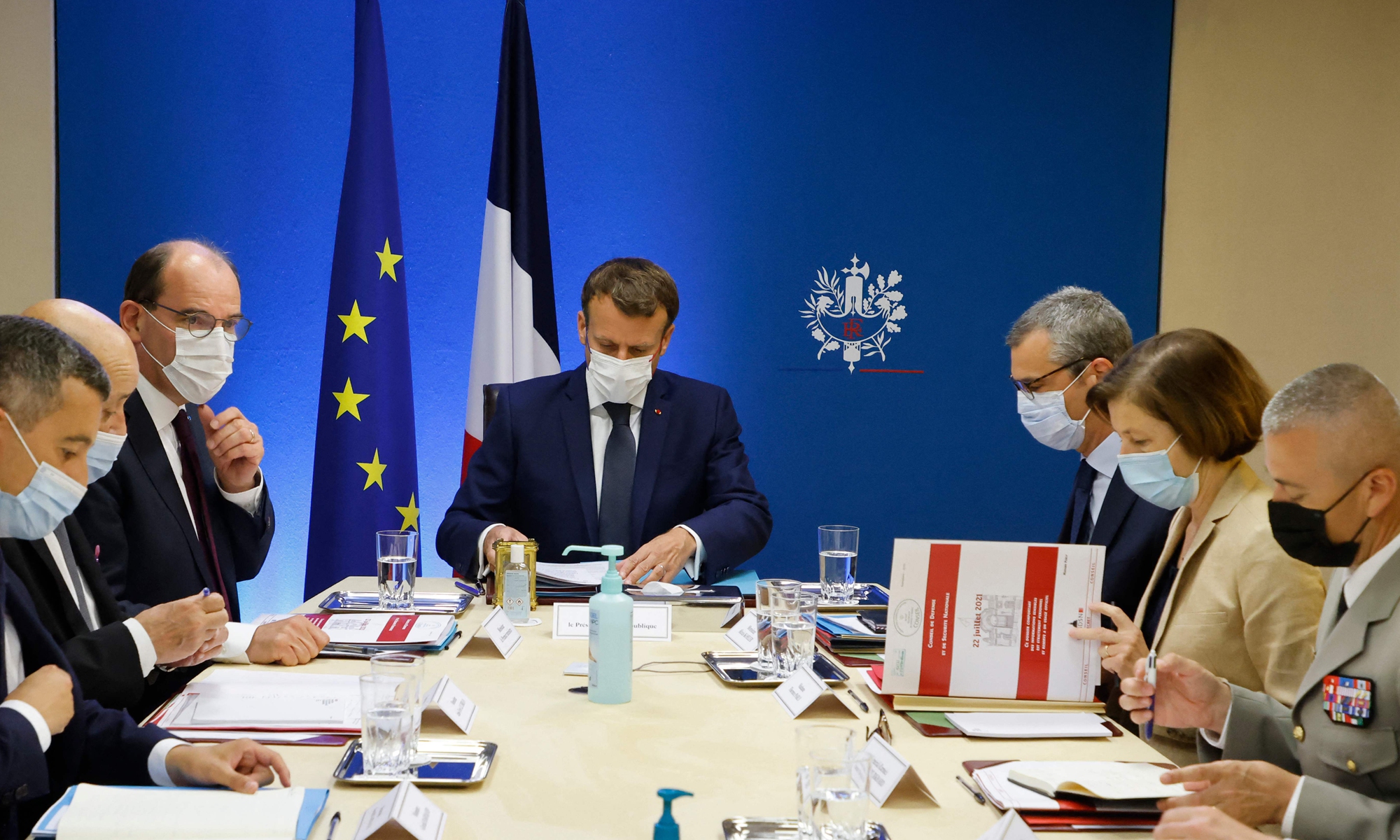 French President Emmanuel Macron (center) flanked by French Prime Minister Jean Castex (3rd from left), French European and Foreign Affairs Minister Jean-Yves Le Drian (2nd from left), French Interior Minister Gerald Darmanin (left), French Defense Minister Florence Parly (2nd from right) and newly appointed Chief of Staff of the Armed Forces Thierry Burkhard starts a national security meeting to discuss the Pegasus spyware, in the Jupiter room at the Elysee Presidential Palace in Paris on Thursday. Photo: VCG