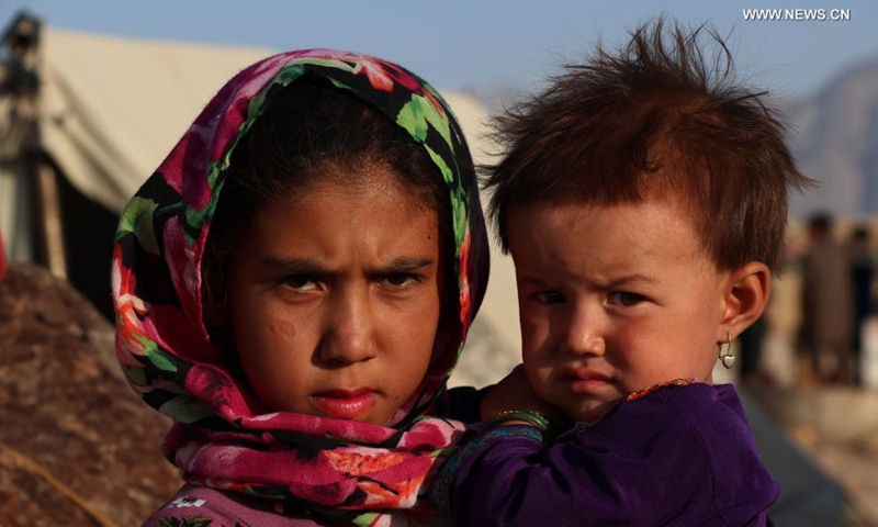 An Afghan girl holds her little sister at a displaced person camp in Mazar-i-Sharif, capital of northern Balkh province, Afghanistan, on July 22, 2021.Photo:Xinhua