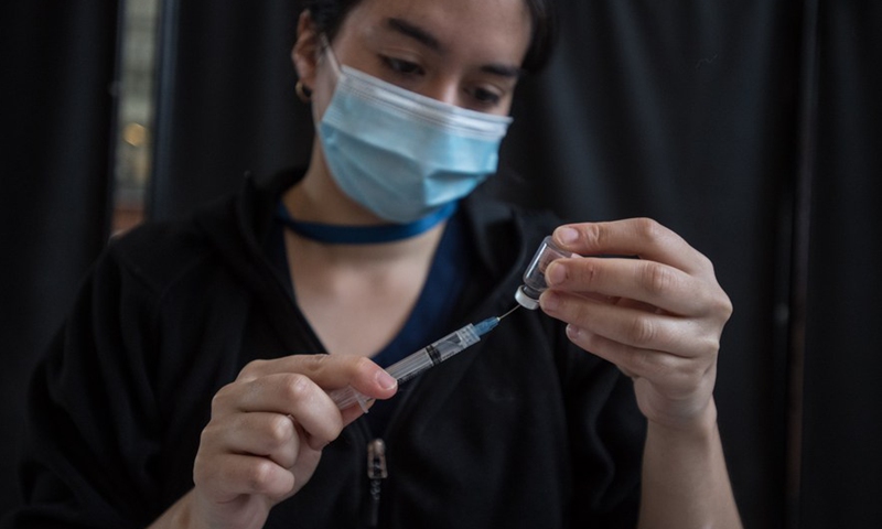 A nurse prepares a dose of COVID-19 vaccine at a vaccination site in Santiago, Chile, March 25, 2021.Photo:Xinhua