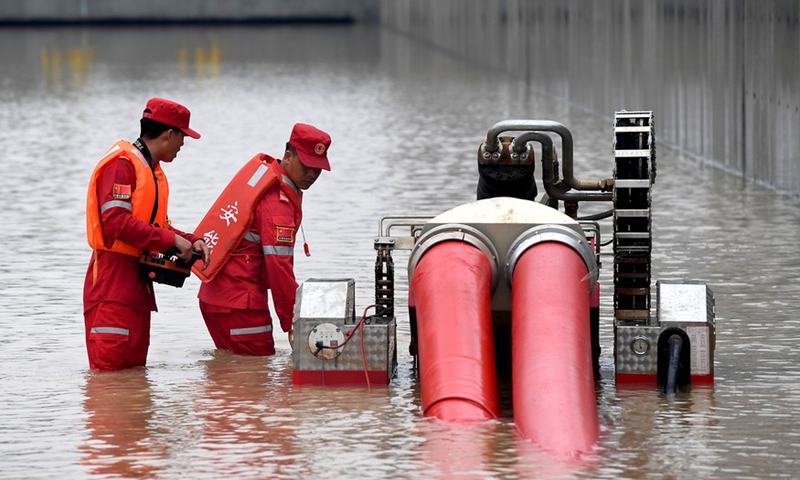 Rescuers from east China's Jiangxi Province drain rainwater out of a road tunnel in flood-hit Zhengzhou, central China's Henan Province, July 22, 2021.Photo:Xinhua