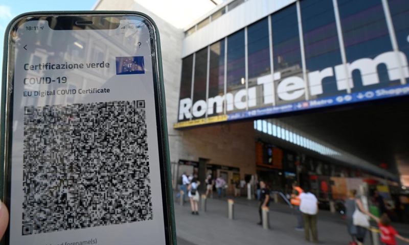 A passenger holds a cellphone displaying COVID Green Pass QR code in Rome, Italy, on July 20, 2021. The COVID Green Pass will be mandatory to enter restaurants, cafes and other eateries in Italy starting from Aug. 6, the government announced Thursday.Photo:Xinhua