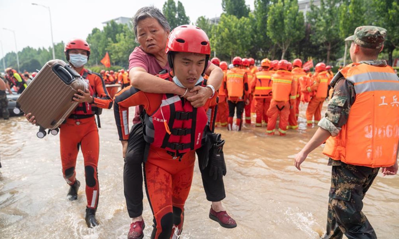 Rescuers help a patient to evacuate near the Fuwai Central China Cardiovascular Hospital in Zhongmu County of Zhengzhou, central China's Henan Province, July 22, 2021. Photo:Xinhua