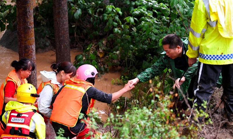 Rescuers evacuate stranded villagers in flood-hit Longtou Village, Dengfeng City of central China's Henan Province, July 20, 2021.Photo:Xinhua