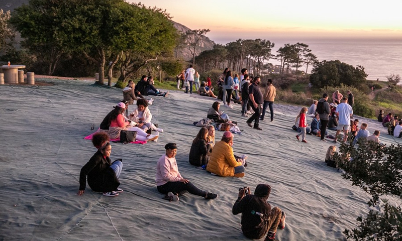 Visitors watch sunset on Signal Hill in Cape Town, South Africa, on June 18, 2021.(Photo: Xinhua)