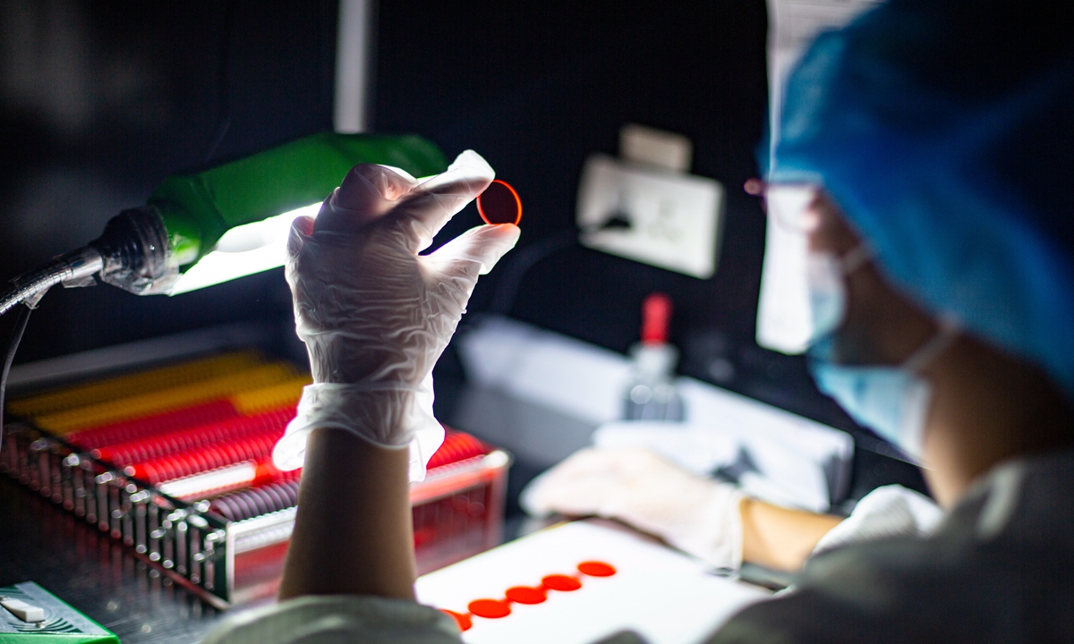 Employees make optical filters for export orders at Guoguang Optical Glass Co in Nantong, East China's Jiangsu Province on Monday. The company is located in the Hai'an High-tech Industrial Development Zone, which is home to 138 high-tech enterprises. There are cutting-edge industry clusters for advanced equipment, textiles and chemical fibers, new materials and new energy. Photo: VCG