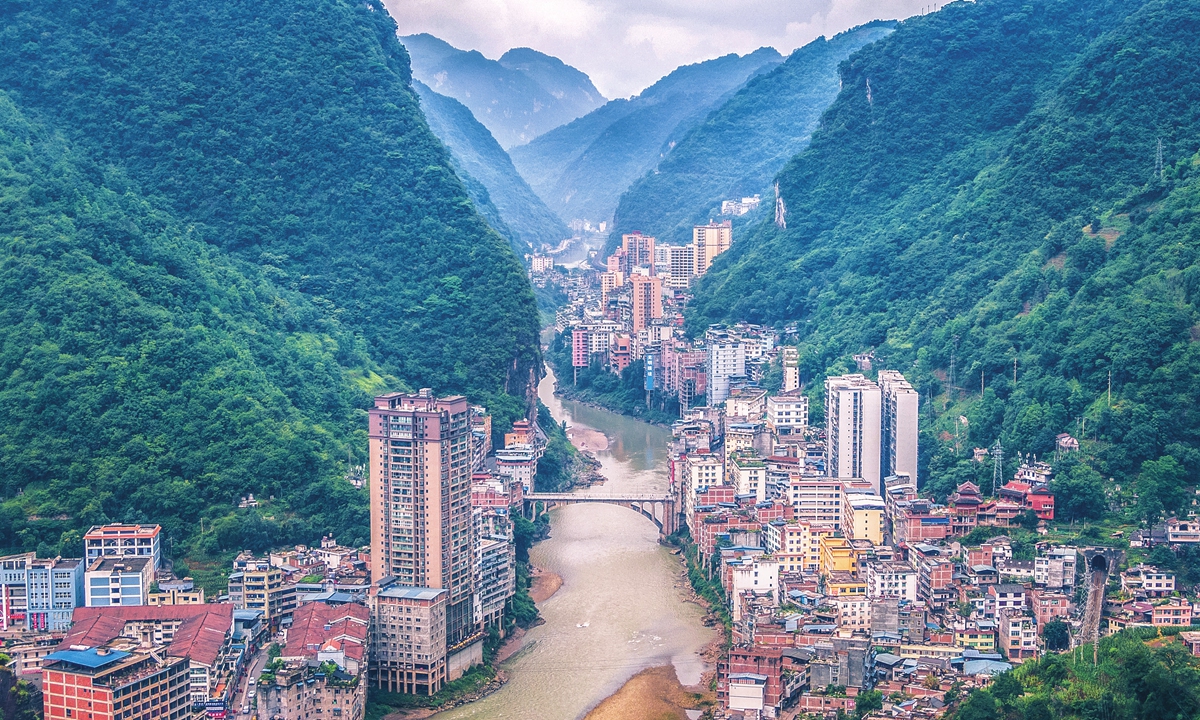 Yanjin county of Southwest China's Yunnan Province, the narrowest county in China, with the shortest distance between two sides being only over 40 meters 
Photo: IC
