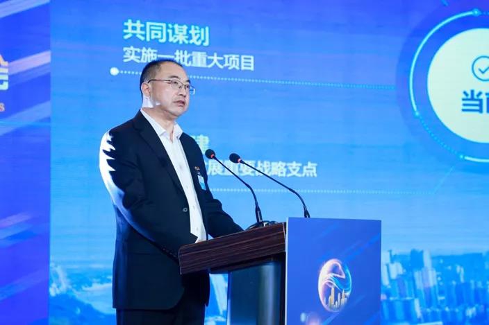 Jiang Heping, deputy secretary of the Party work Committee and director of the management committee of the functional area