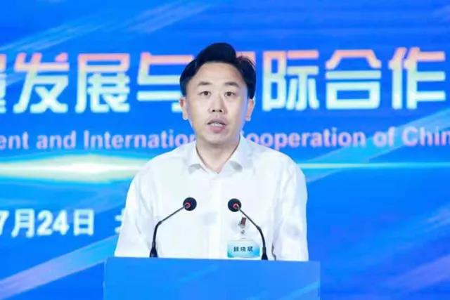 Gu Xiaobin, member of the Party working committee and chief economist of the Administrative Committee of the Guangzhou Development Zone