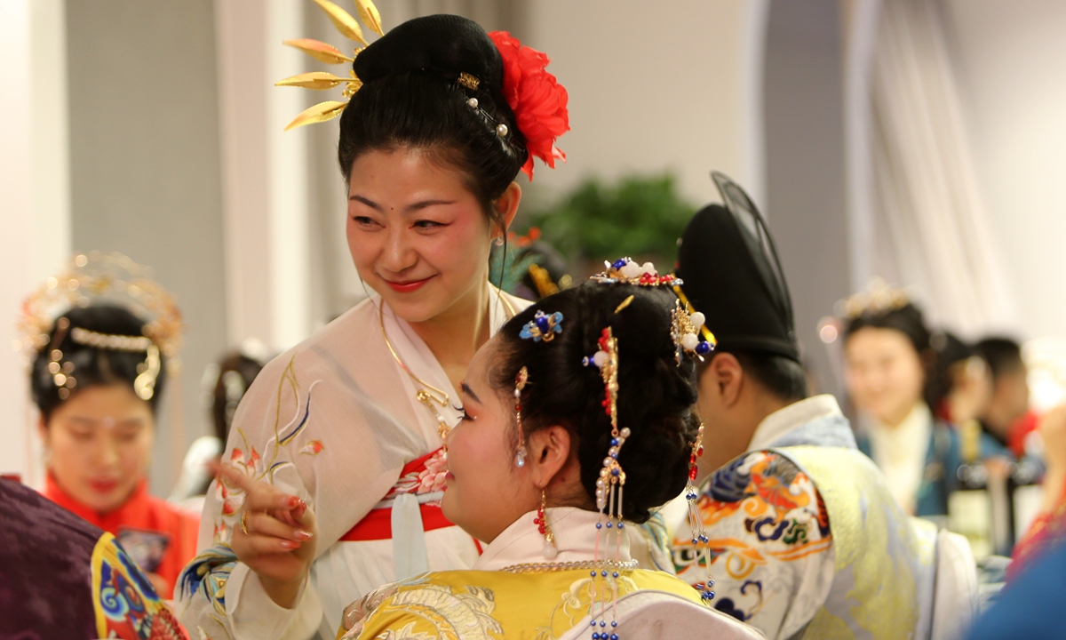 Hanfu lovers gather together in Northwest China' Shaanxi Province on December 31, 2019 Photo: VCG