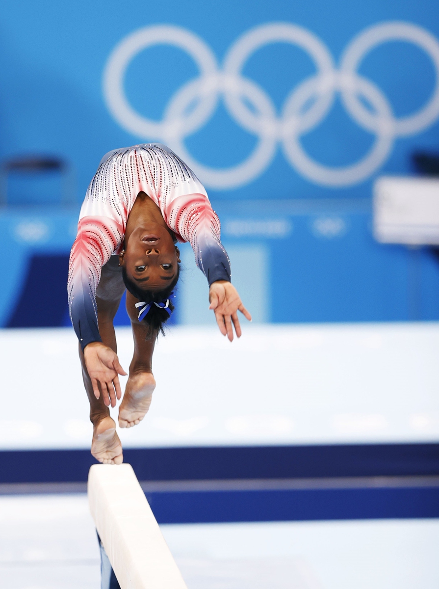 Simone Biles of the US competes in the women's balance beam final at the Tokyo Olympics on Tuesday. Photo: VCG