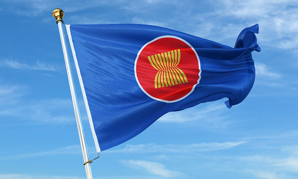 ASEAN flag. Photo: VCG
