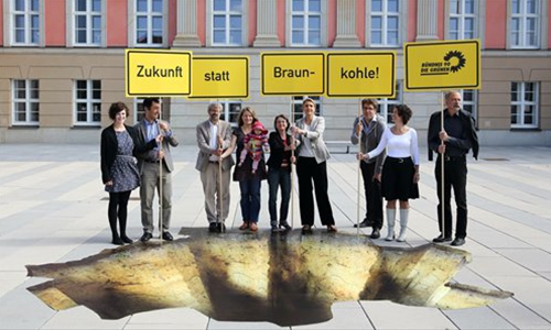 Members of German Green party on Wednesday protest mining with a 3D pavement drawing in front of a government building in Potsdam. Photo:IC