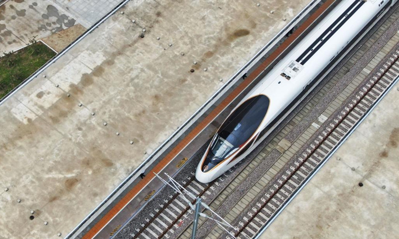 Aerial photo taken on Aug. 3, 2021 shows passenger train No. G9147 from Jinzhou North to Dalian operating along the newly opened Chaoyang-Linghai high-speed railway in northeast China's Liaoning Province. The 107-kilometer Chaoyang-Linghai high-speed railway which connects Chaoyang and Linghai in Liaoning Province was officially put into operation Tuesday.(Photo: Xinhua)