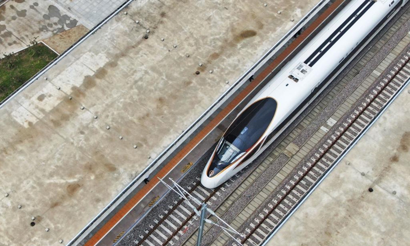 Aerial photo taken on Aug. 3, 2021 shows passenger train No. G9147 from Jinzhou North to Dalian operating along the newly opened Chaoyang-Linghai high-speed railway in northeast China's Liaoning Province. The 107-kilometer Chaoyang-Linghai high-speed railway which connects Chaoyang and Linghai in Liaoning Province was officially put into operation Tuesday.(Photo: Xinhua)