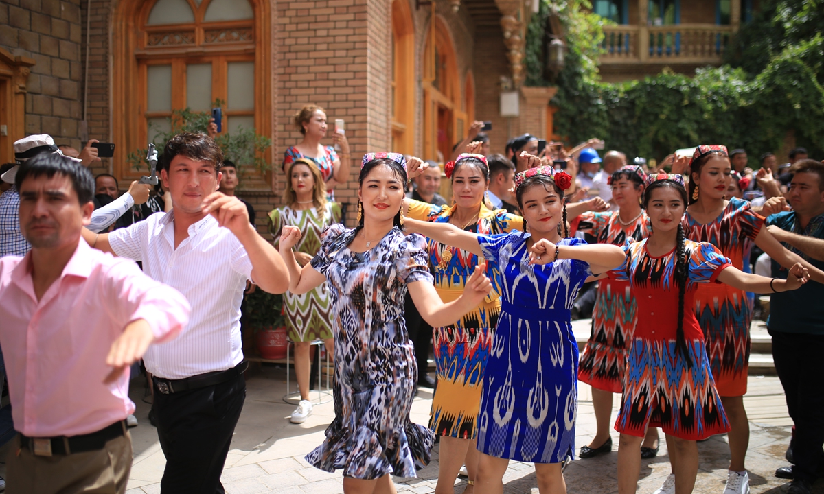 Residents in Hotan Prefecture dance for Corban Festival. Photo: Liu Xin/GT