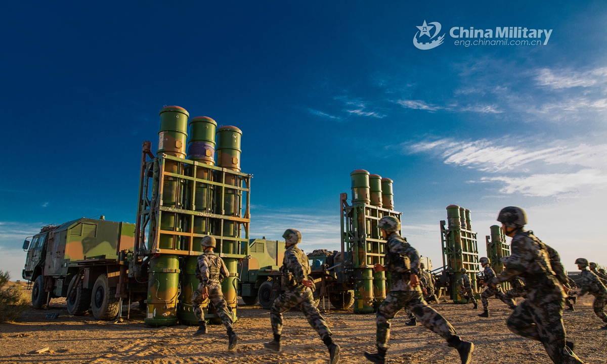 Artillerymen assigned to a missile battalion of an air-defense brigade under the PLA 72nd Group Army rush to their positions after erecting HQ-16 medium-range air defense missiles during a recent round-the-clock air-defense training exercise in northwest China's Gobi desert.Photo:China Military