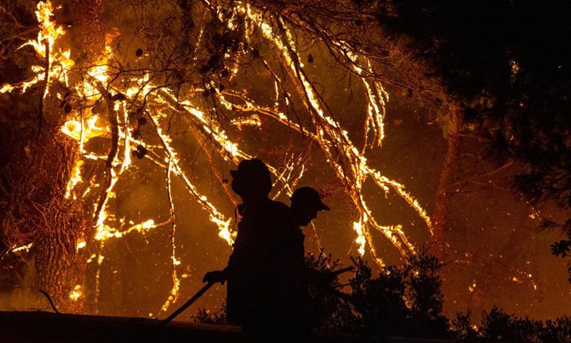Firefighters try to put out a wildfire in the north of Athens, Greece, on Aug. 5, 2021.Photo:Xinhua
