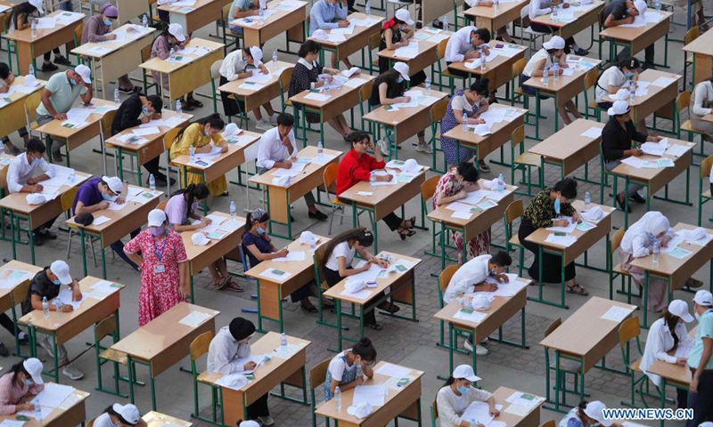 Students attend the university entrance examination at an outdoor exam site in Tashkent, Uzbekistan, Aug. 5, 2021. Uzbekistan on Thursday launched the university entrance examination and outdoor exam sites were adopted again due to COVID-19 ongoing pandemic.Photo:Xinhua