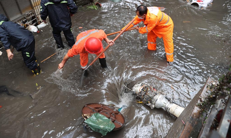 Municipal workers clean a clogged sewer in Jimei District of Xiamen, southeast China's Fujian Province, Aug. 5, 2021. Typhoon Lupit made its second landfall on Thursday in Fujian Province, bringing heavy downpours and forcing the evacuation of thousands. The local government has initiated an emergency response to flood and waterlogging amid torrential rains brought by Lupit.Photo:Xinhua